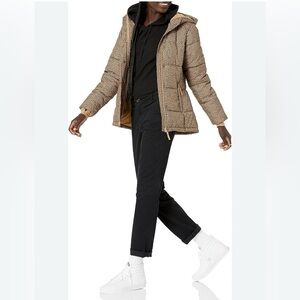 Amazon Essentials Brown Puffer Jacket with Quilted Design and Stand-Up Collar